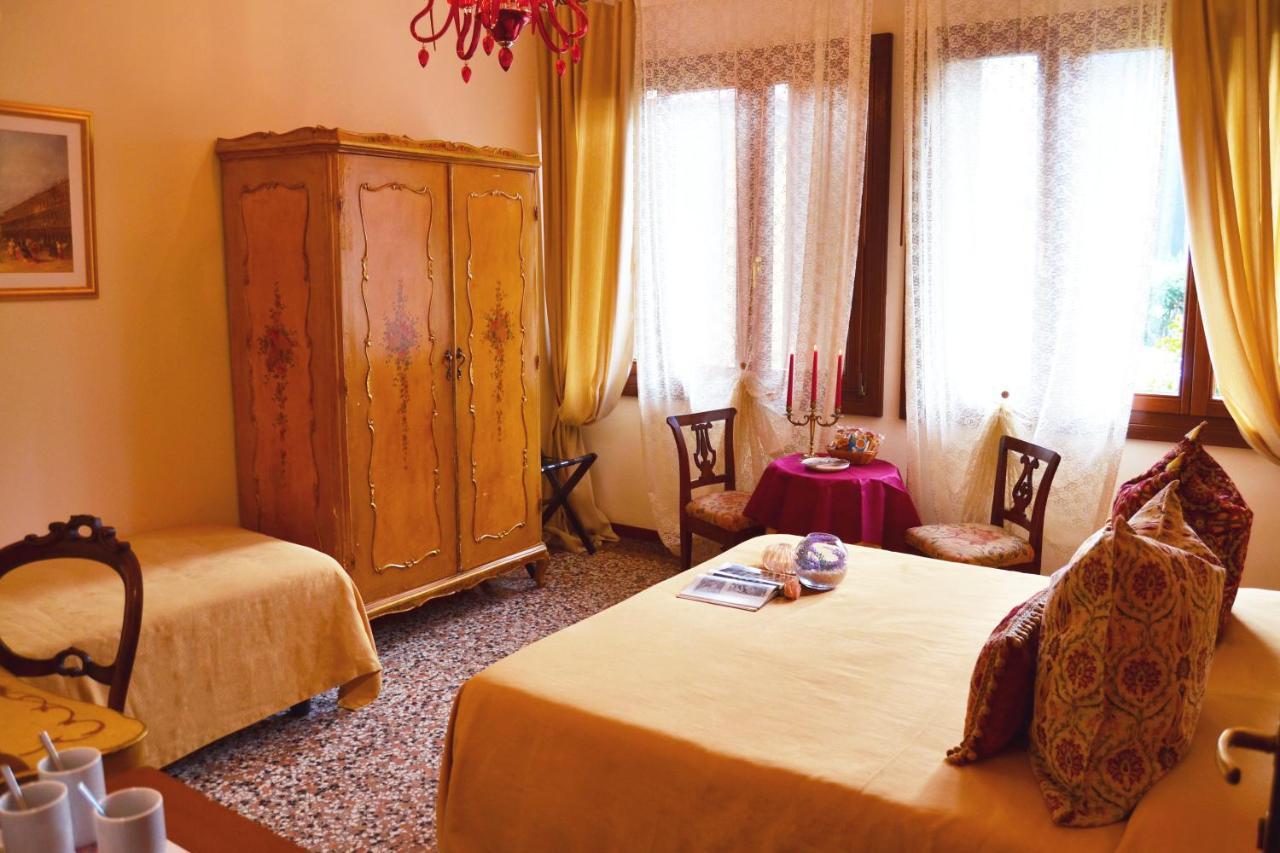 Venice Lion Residence - Vespucci Mestre Luaran gambar A room at the hotel