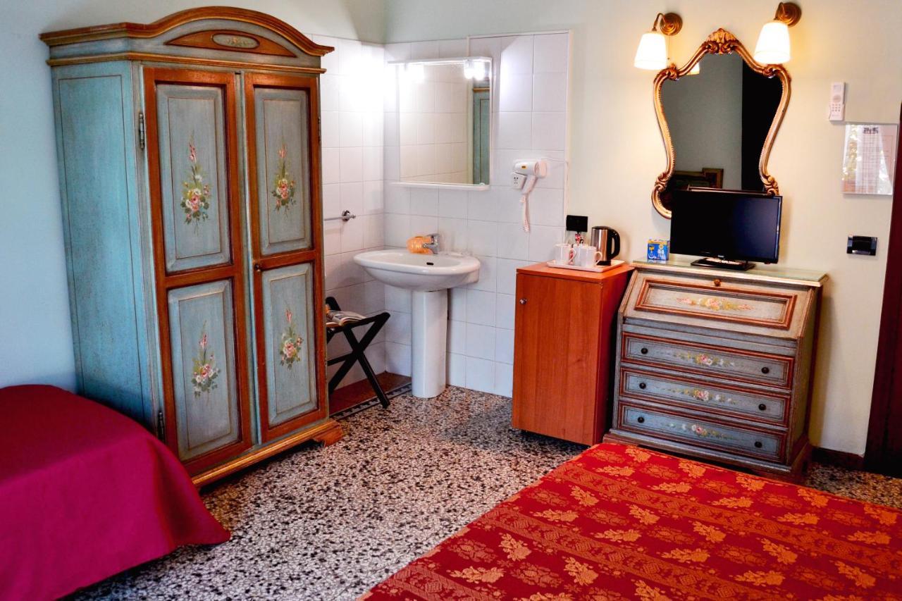 Venice Lion Residence - Vespucci Mestre Luaran gambar A typical room at the hotel