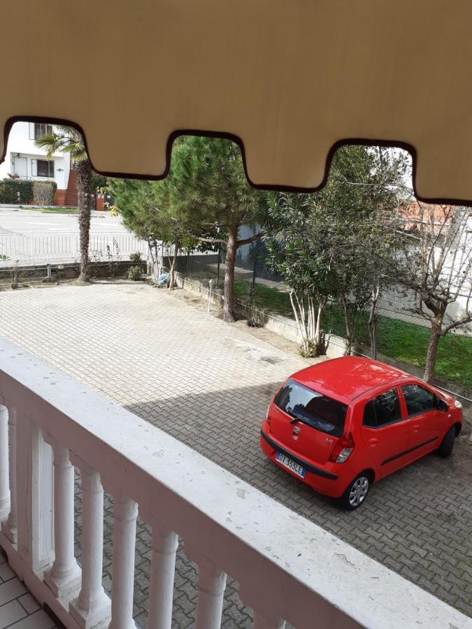 Venice Lion Residence - Vespucci Mestre Luaran gambar A car parked on a residential street in Belgrade