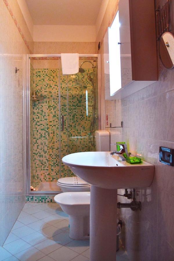 Venice Lion Residence - Vespucci Mestre Luaran gambar A shower cubicle