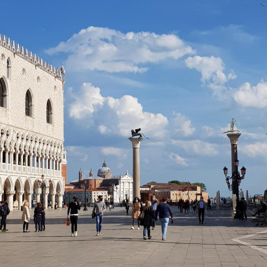 Venice Lion Residence - Vespucci Mestre Luaran gambar The column of the Lion of Saint Mark